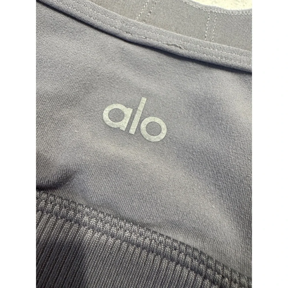 Alo Yoga Seamless Delight‎ Bra Dusty Lavender Low Impact Sports Bra size Medium.